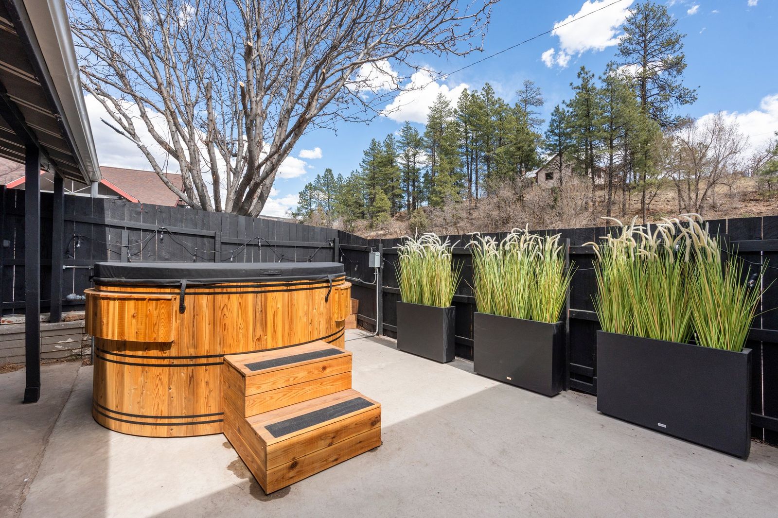 Cedar Hot Tub at Adventure Inn Durango - Hotel Amenity