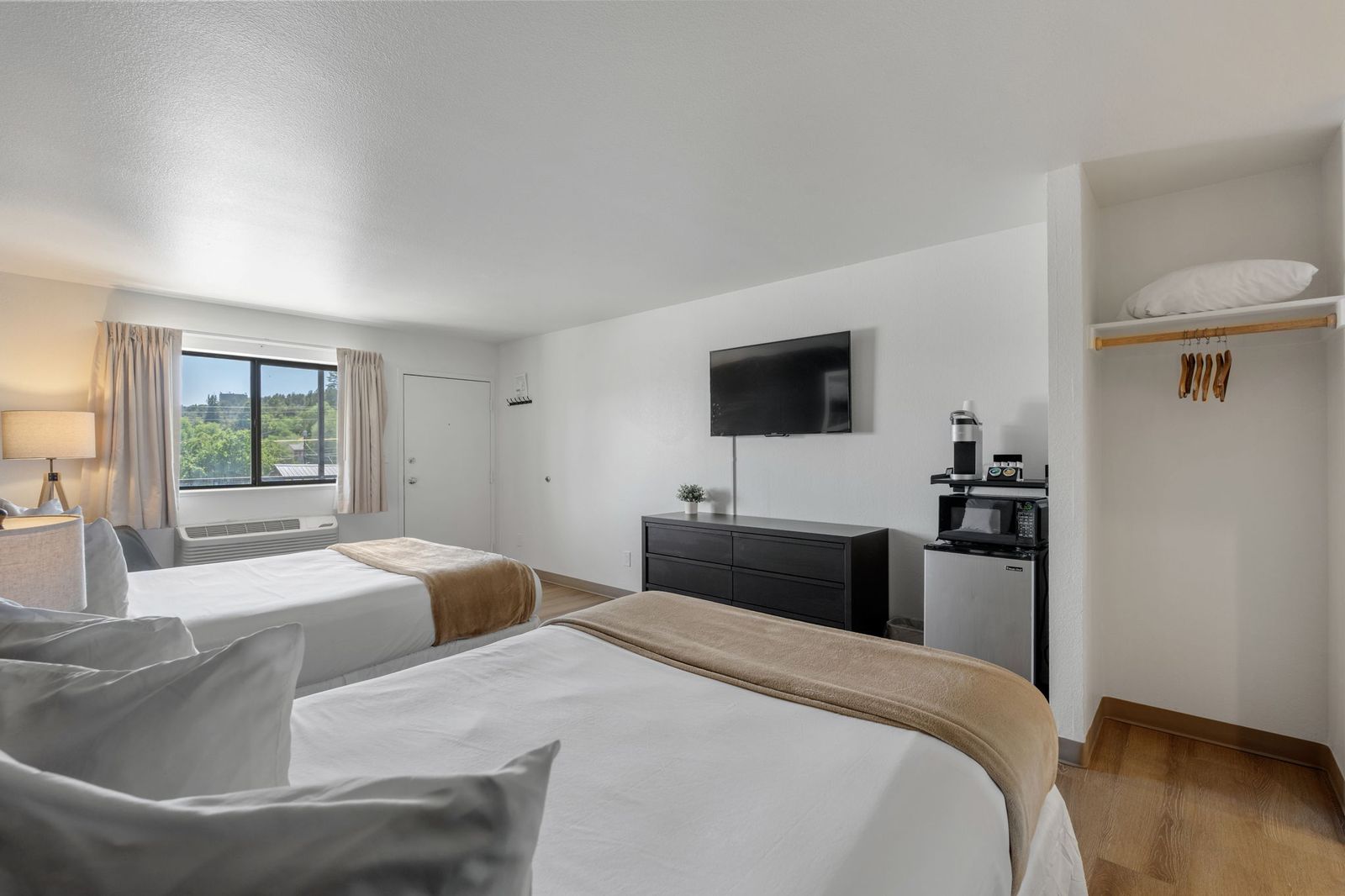Double Queen Room Interior - Hotels Near Mesa Verde Durango