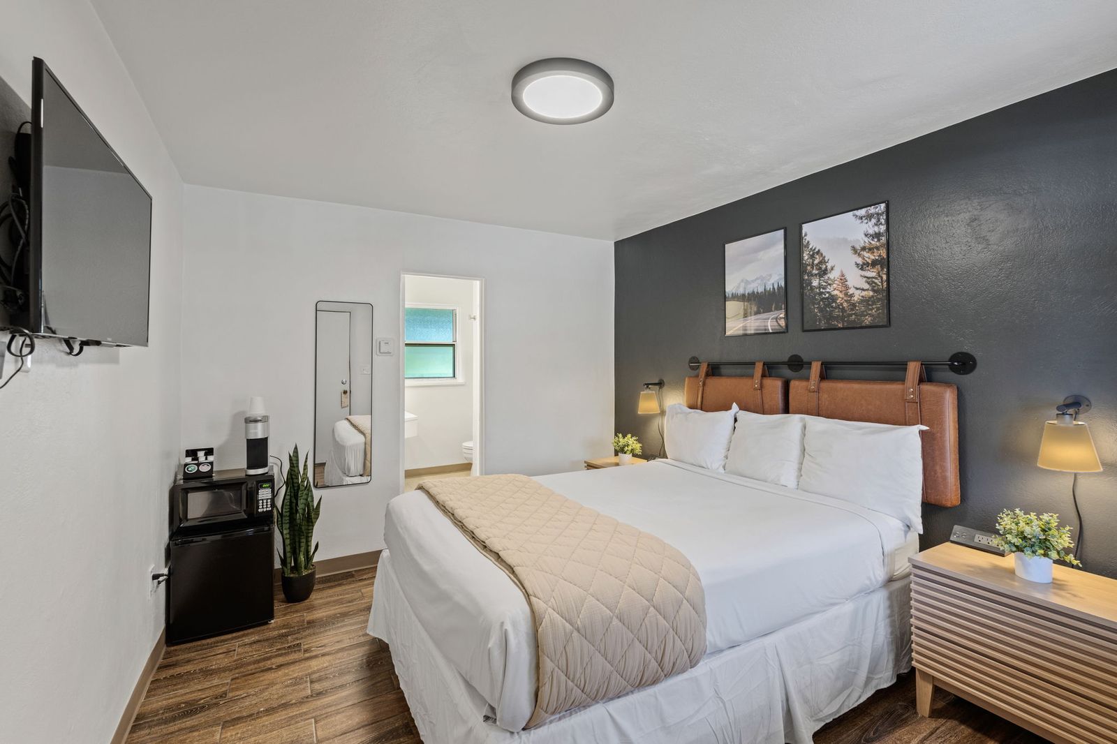 Cozy Queen Room - Affordable Durango Hotel Accommodations