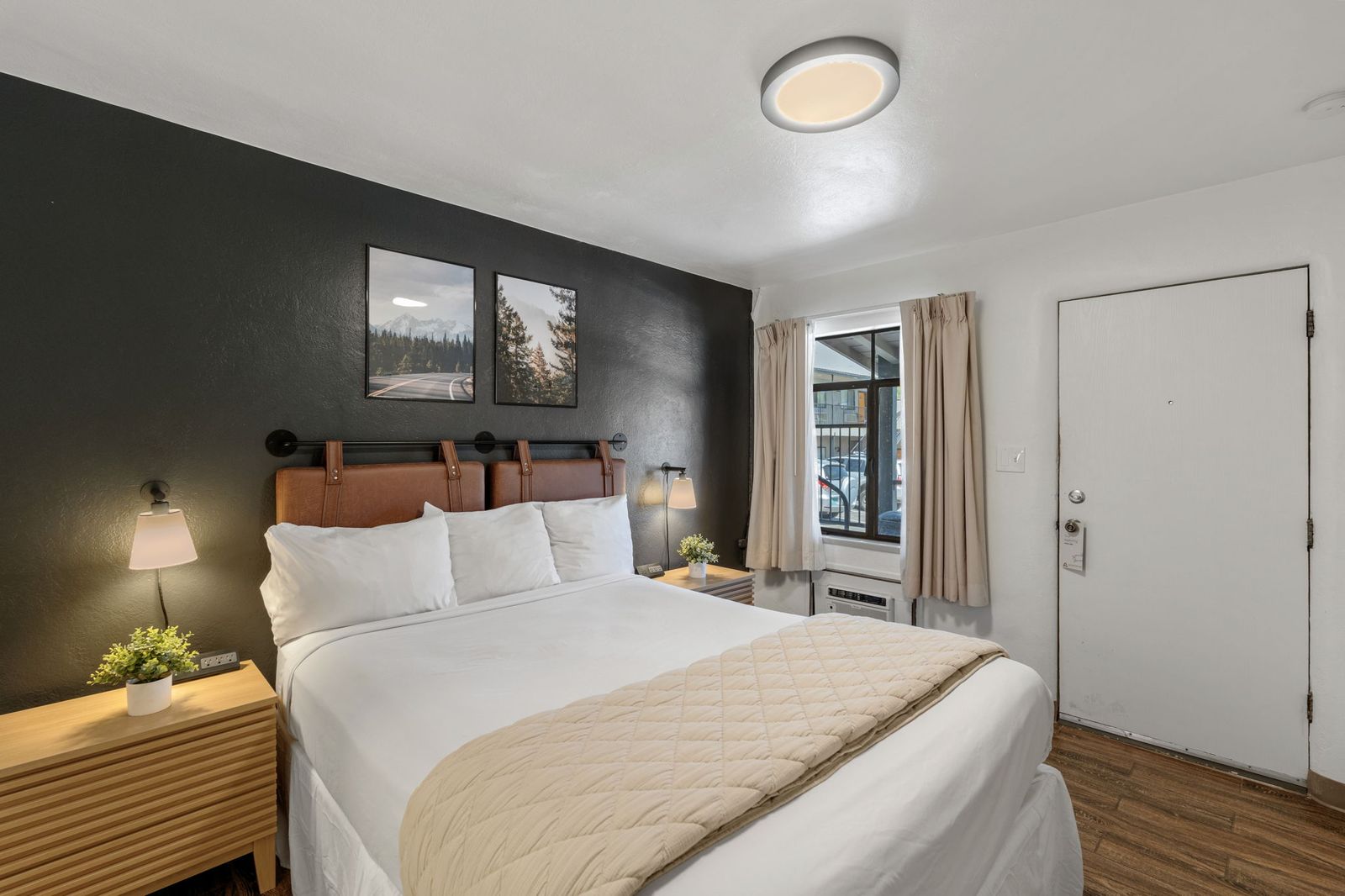 Cozy Queen Room Interior - Budget Hotels in Durango Colorado