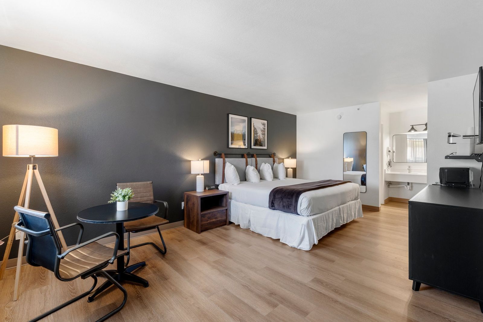 King Room with Seating Area - Hotels in Durango Colorado